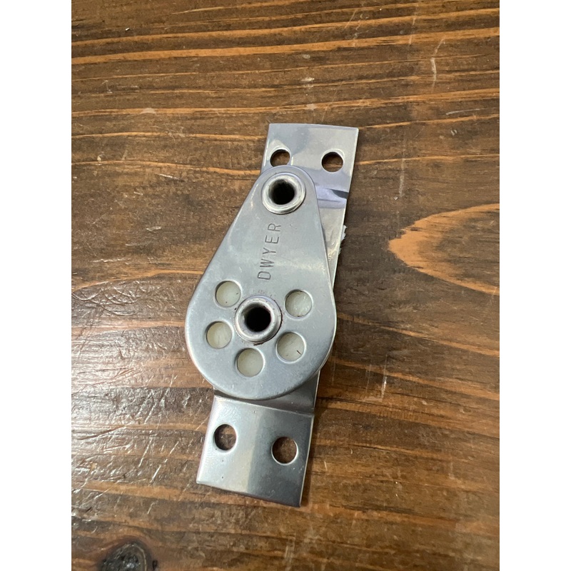 Cheek block curved base DH908